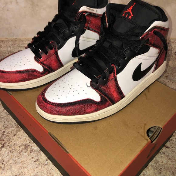 Nike Air Jordan 1 Mid Wear-Away - Picture 4 of 5